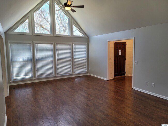 Building Photo - 258 Pops Corner