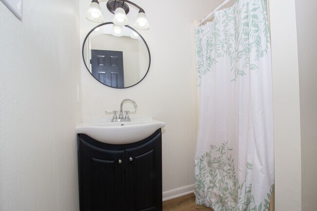 Foto del edificio - 13949 Compton Rd