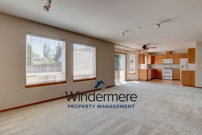 Foto del edificio - 4 Bedroom in Desirable Neighborhood