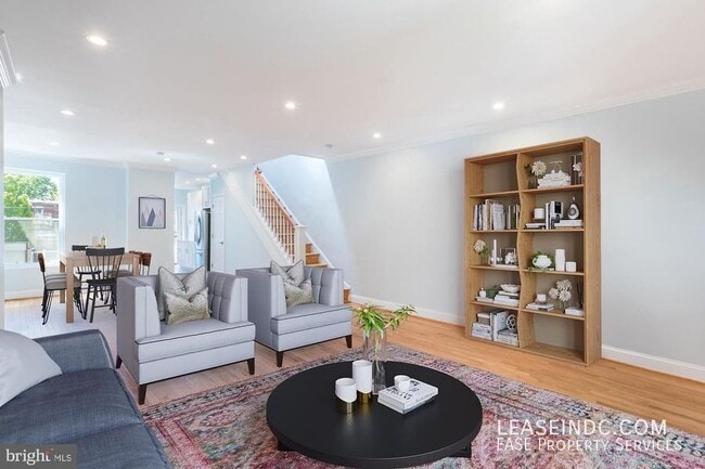 Foto del edificio - 624 Irving St NW