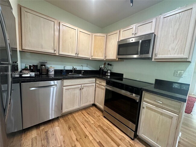 Foto del edificio - 1383 NE 34th Ct