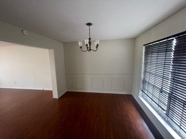 Foto del edificio - 495 Dickinson St