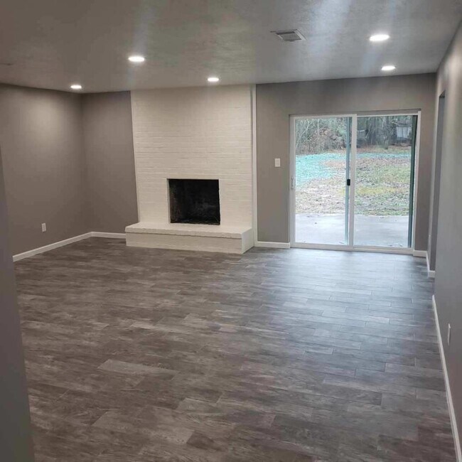 Foto del edificio - 5681 Alford Oaks Dr