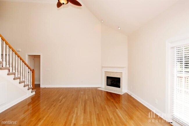 Building Photo - 1016 Tower Hill Ln