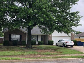 Building Photo - 25 Applewood Dr