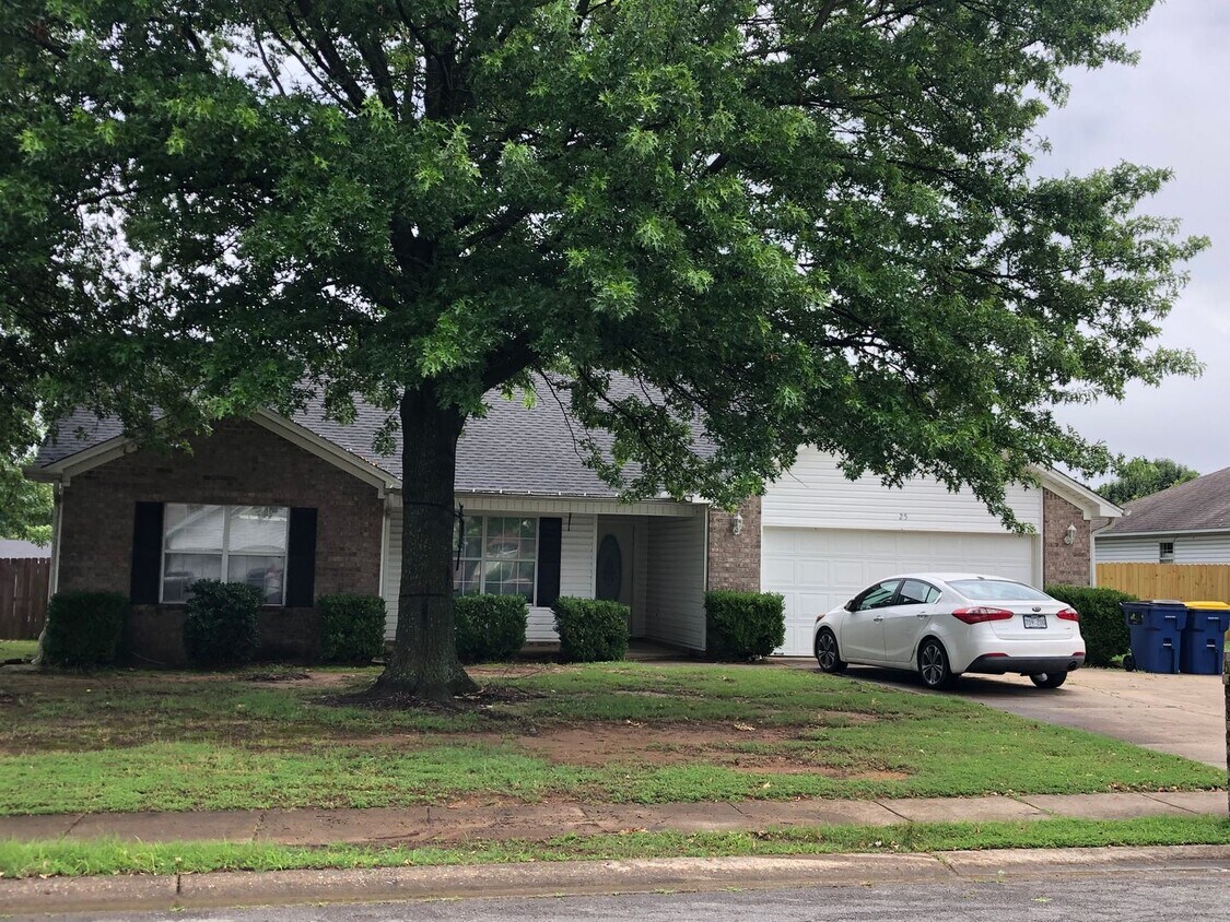 Primary Photo - Spacious 3-Bedroom Home in the Heart of Ca...