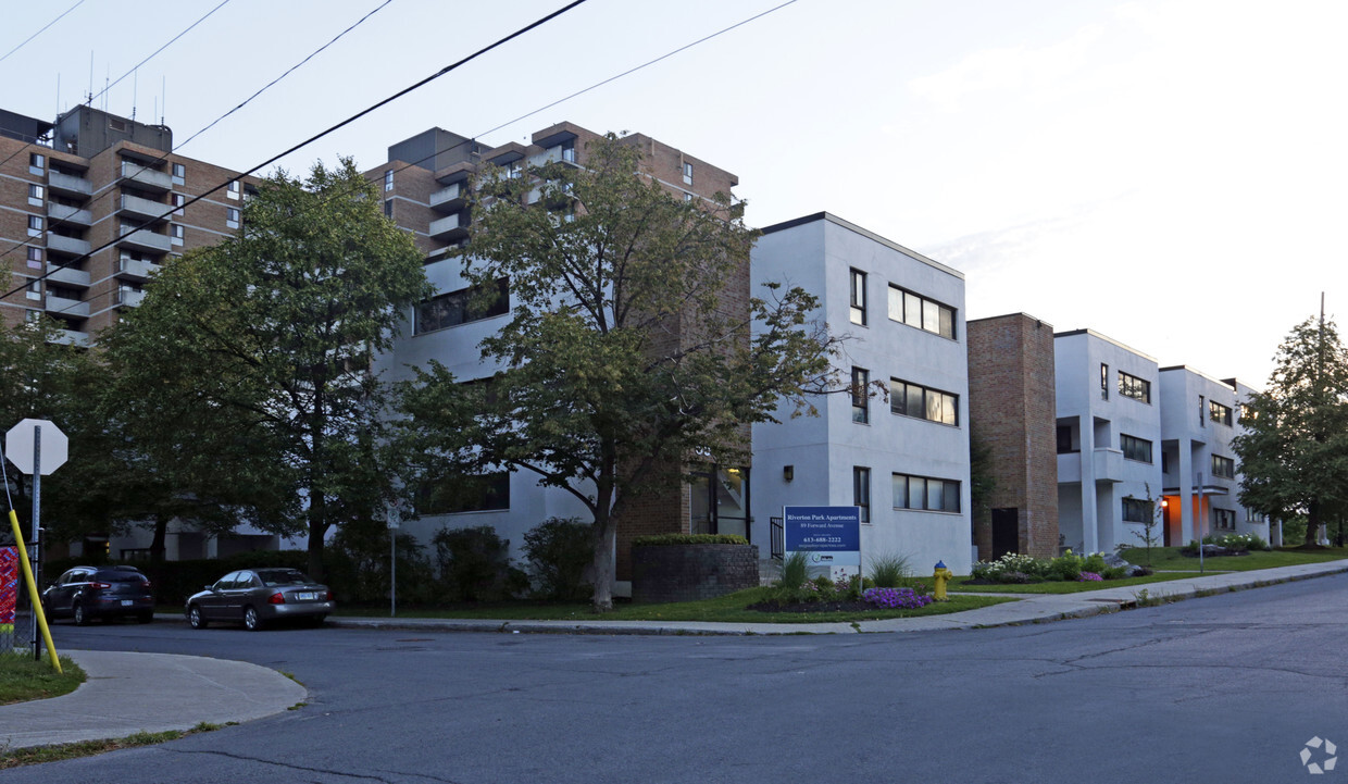 Primary Photo - 55-65 Burnside Ave