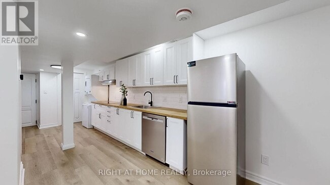Building Photo - 1121 Foxglove Pl