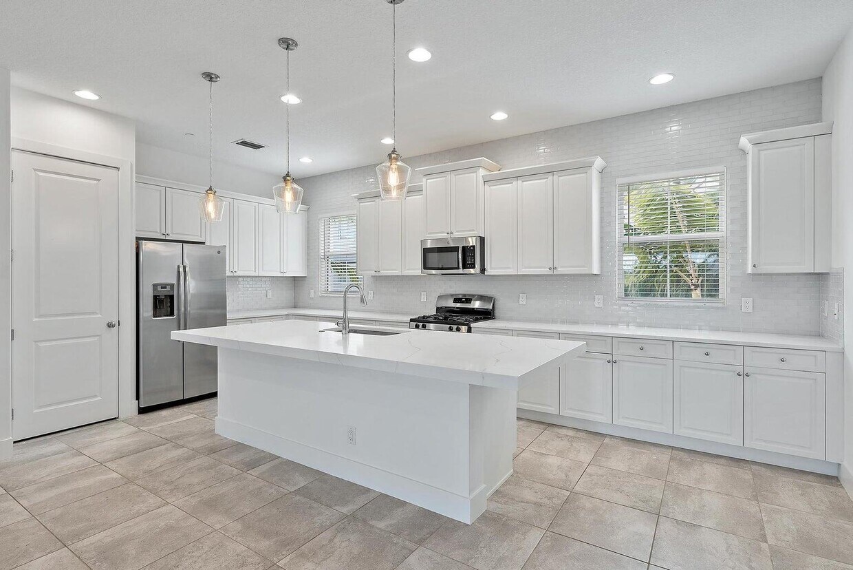 Foto principal - 12959 Alton Rd