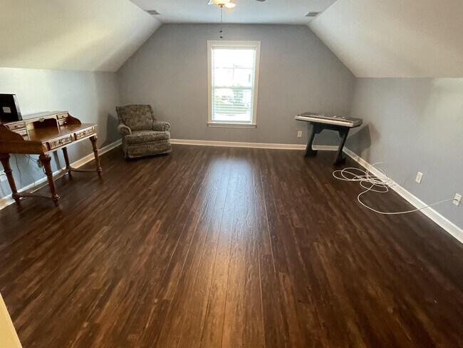 Building Photo - 605 Merton Ct