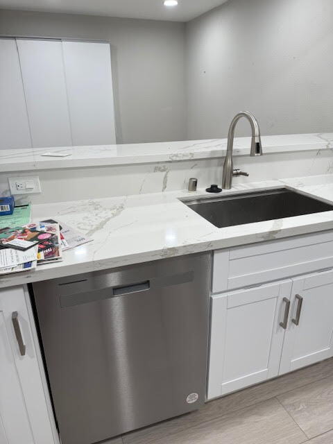 Building Photo - Beautifully remodeled/updated condo !