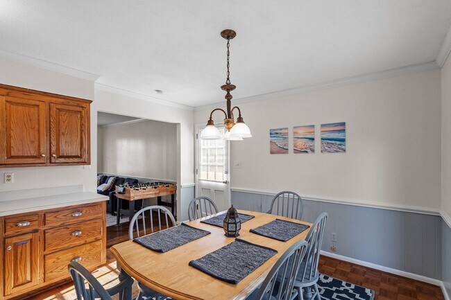 Foto del edificio - Charming 3 Bed, 2 Bath on Ward Street, Close to Universities