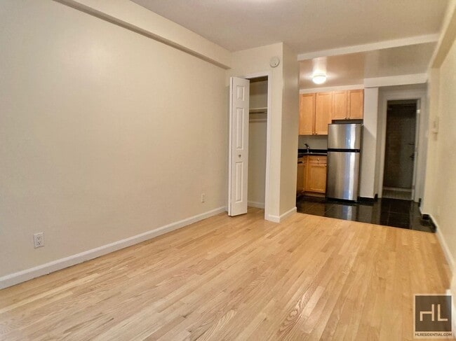 Building Photo - E 84 ST, Avail 9/17 - Inexpensive Studio a...