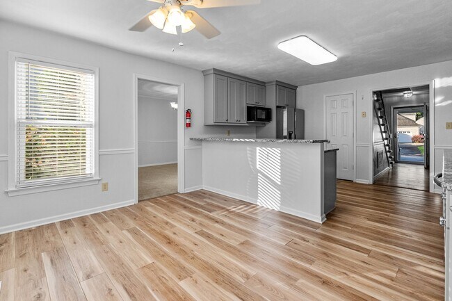 Foto del edificio - Charming 4-Bedroom Home for Rent in Chesapeake