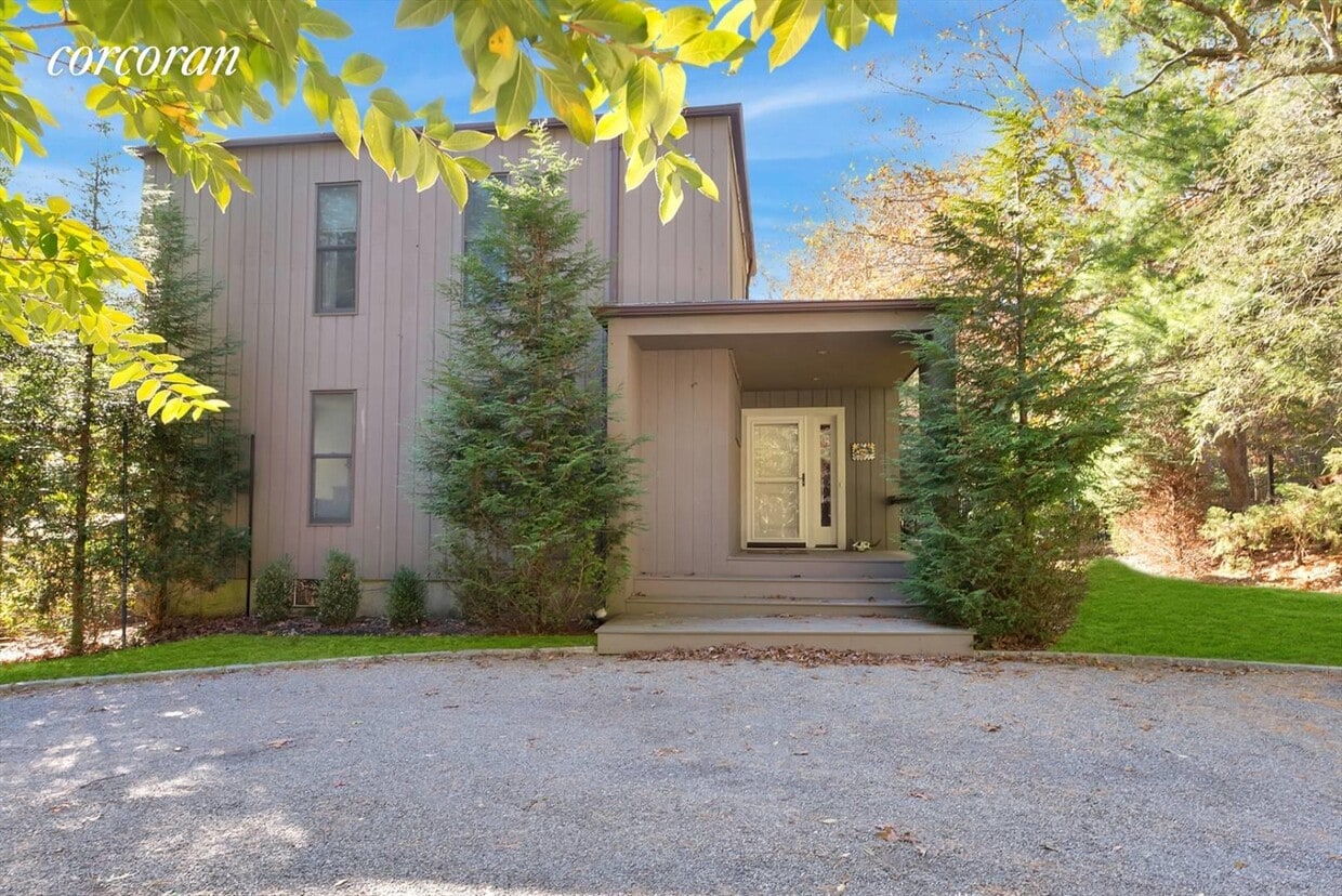 Primary Photo - 1 Spread Oak Ln