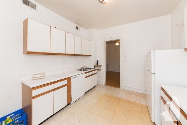 Foto del edificio - 3 bedroom in Chicago IL 60614