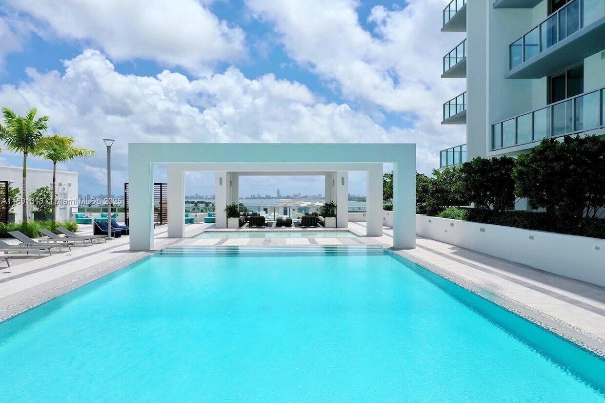 Foto del edificio - 3900 Biscayne Blvd