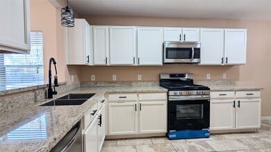 Building Photo - 723 Cypresswood Cove