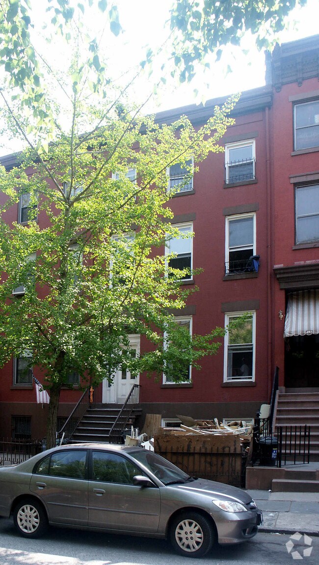 Foto del edificio - Estate Of Louise Imparato