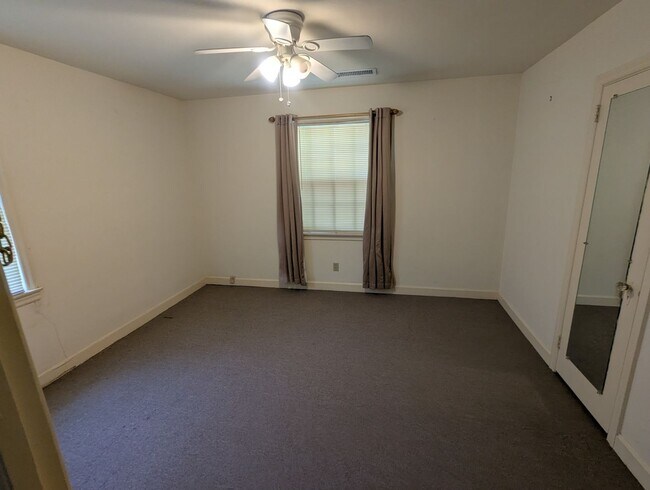 Building Photo - 437 Meador Dr