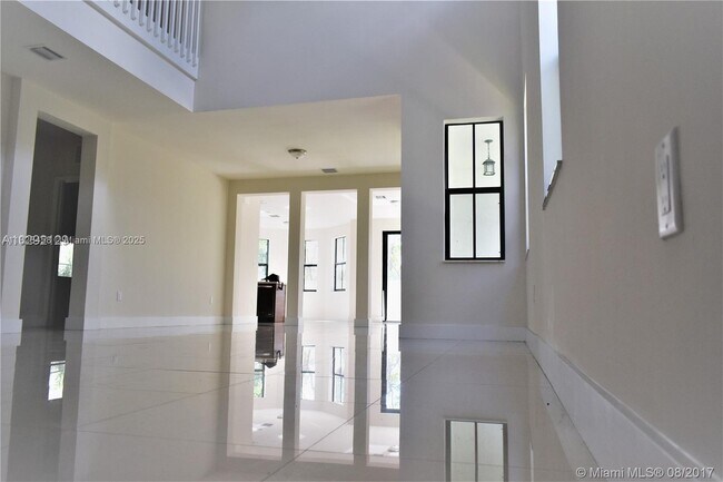 Foto del edificio - 6930 NW 106th Ave