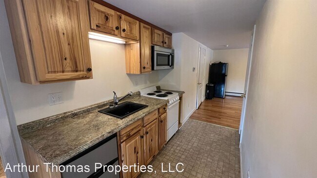 Building Photo - 1 br, 1 bath House - 14 Garrison Ln.