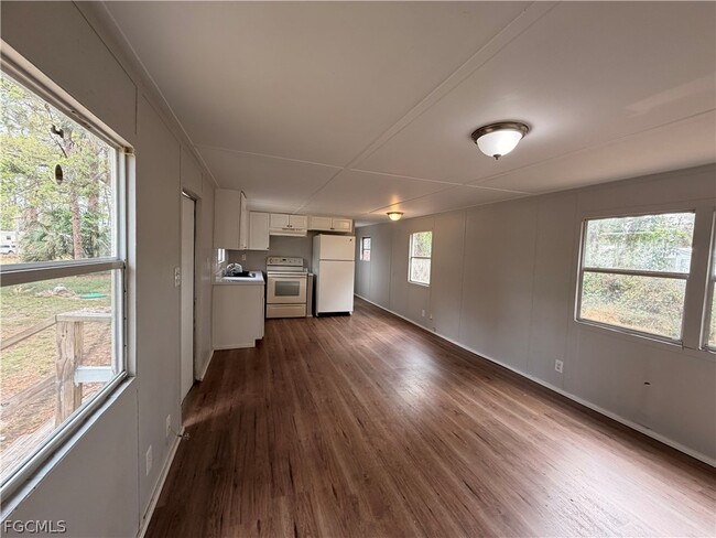 Building Photo - 7647 Ebson Dr