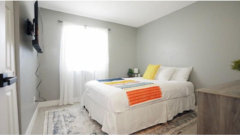 Foto principal - 7349 Colonial Dr