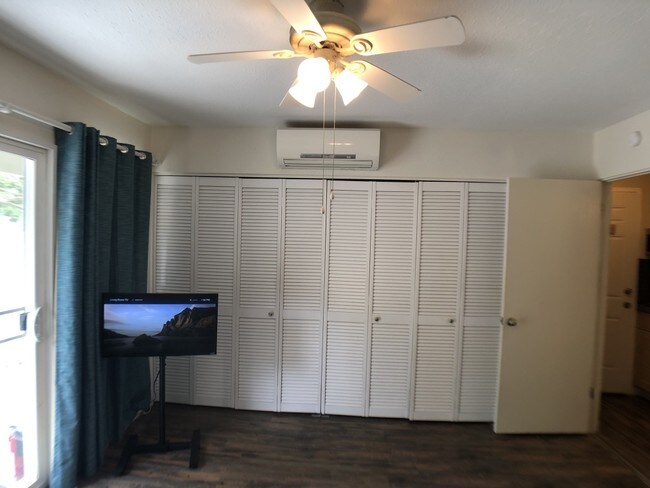 Building Photo - 44-145-145 Laha St