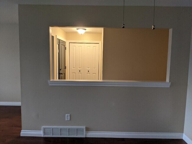 Foto del edificio - 298 Cranbrook Dr