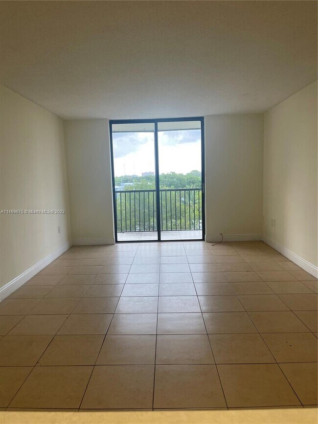 16950 W Dixie Hwy Unit A623, North Miami Beach, FL 33160 Condo for