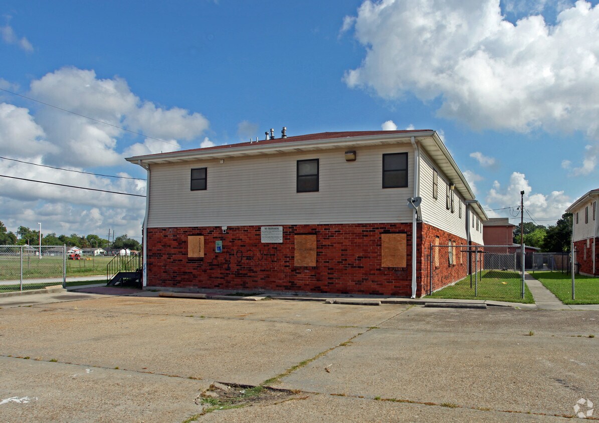 Primary Photo - 1500-1512 Hendee St