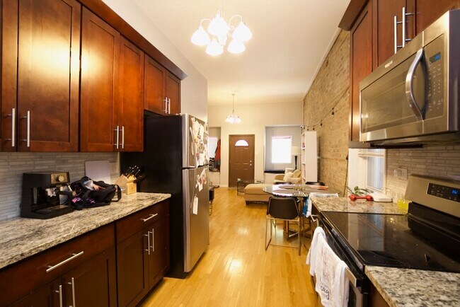 Foto del edificio - 1252 N Greenview Ave