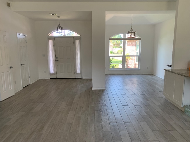 Building Photo - 409 Ridge Wood Cir