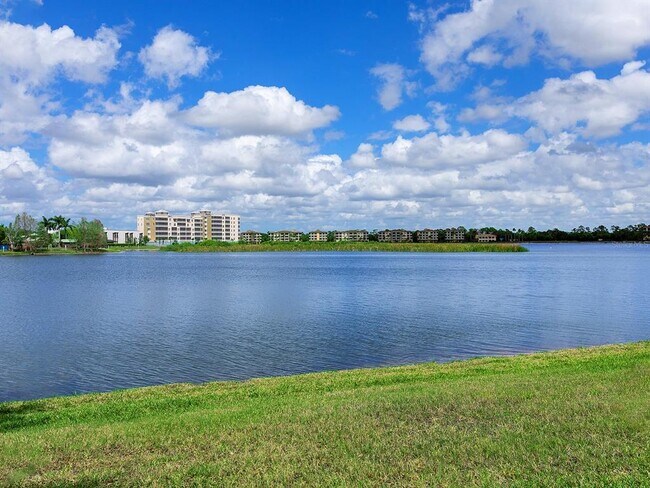 Foto del edificio - 6427 Moorings Point Cir