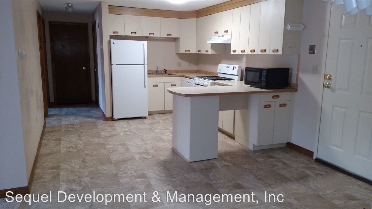 Primary Photo - 75 Deerwood Dr