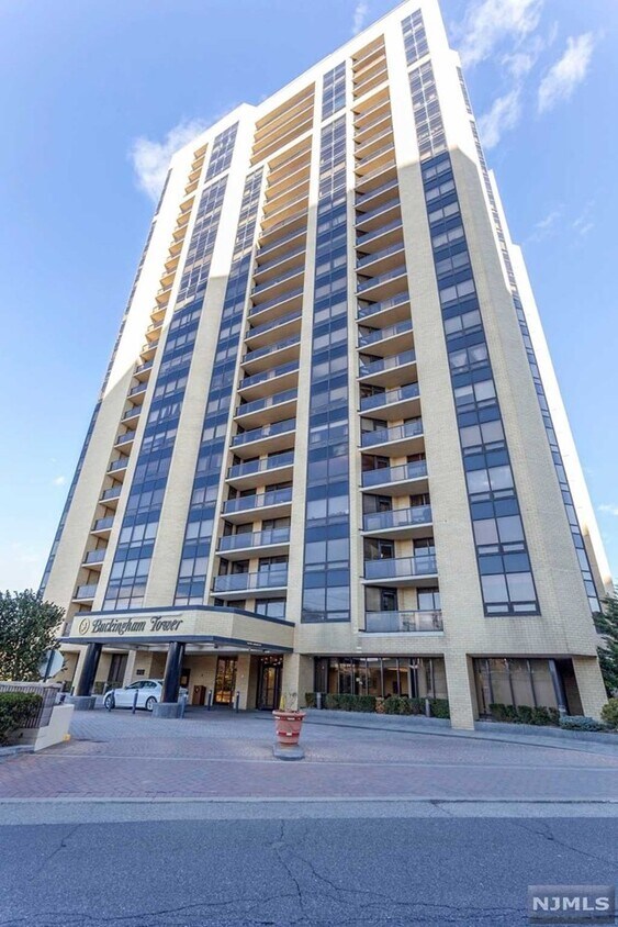 Primary Photo - 800 Palisade Ave
