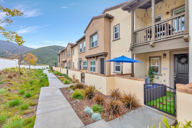 Building Photo - 893 Blackstone Dr