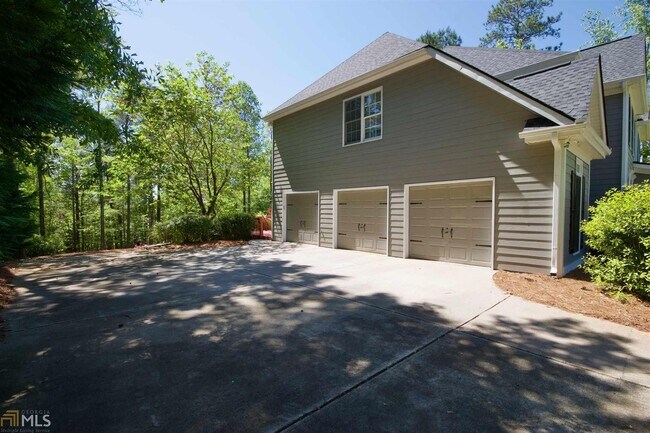 Building Photo - 1402 Creston Hill