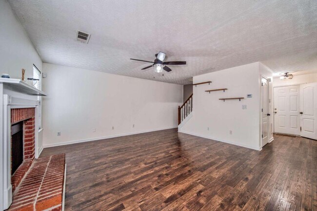 Building Photo - 562 Brewer Dr