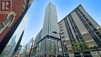 Building Photo - 501 Yonge St