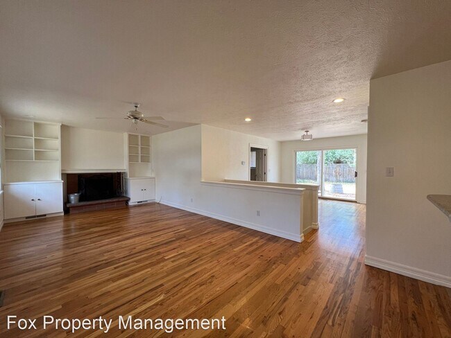 Foto del edificio - 5 br, 3 bath House - 1285 Claremont Drive