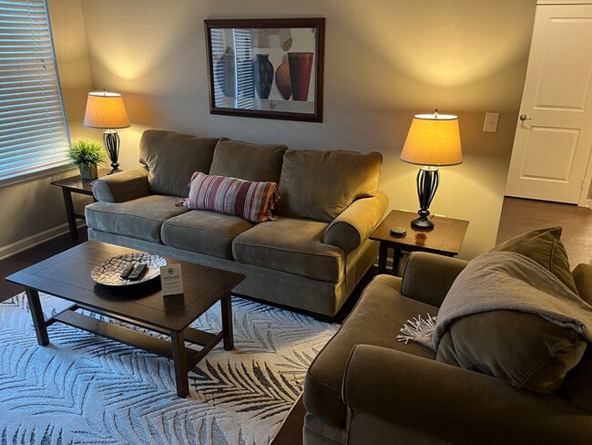 Foto del edificio - 460 Seven Farms Drive