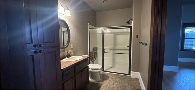 Foto del edificio - 201 E Main St