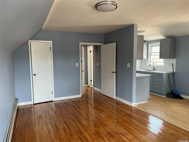 Foto del edificio - 81-52 Little Neck Pkwy