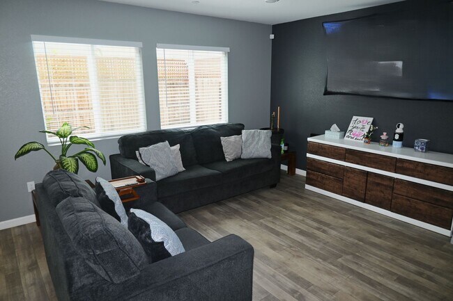 Foto del edificio - Resident Benefit Package Property