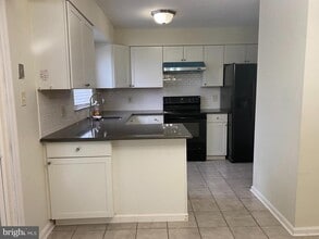 Building Photo - 9 Revere Pl