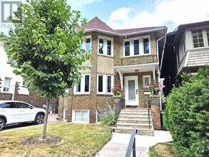 Building Photo - 8 Oriole Gardens