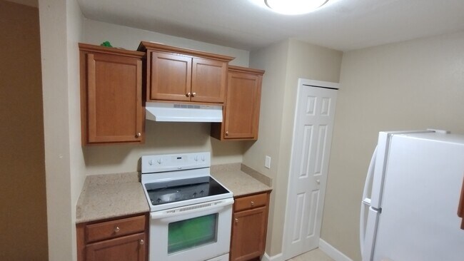 Foto del edificio - 4028 Crockers Lake Blvd