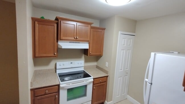 Building Photo - 4028 Crockers Lake Blvd